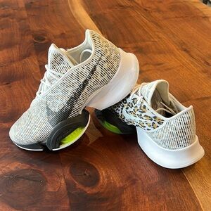 Nike Superrep Women’s Athletic Shoes Air Zoom Sole Animal Print Sz 8.5
